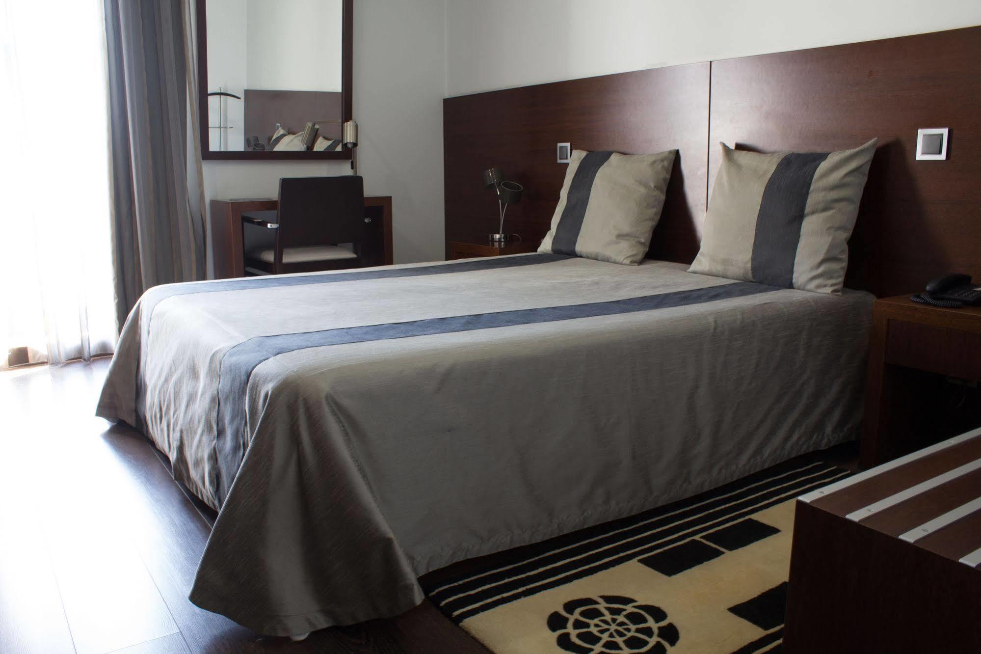 Hotel Portas De Santa Rita แอร์เมอซินเดอ ภายนอก รูปภาพ