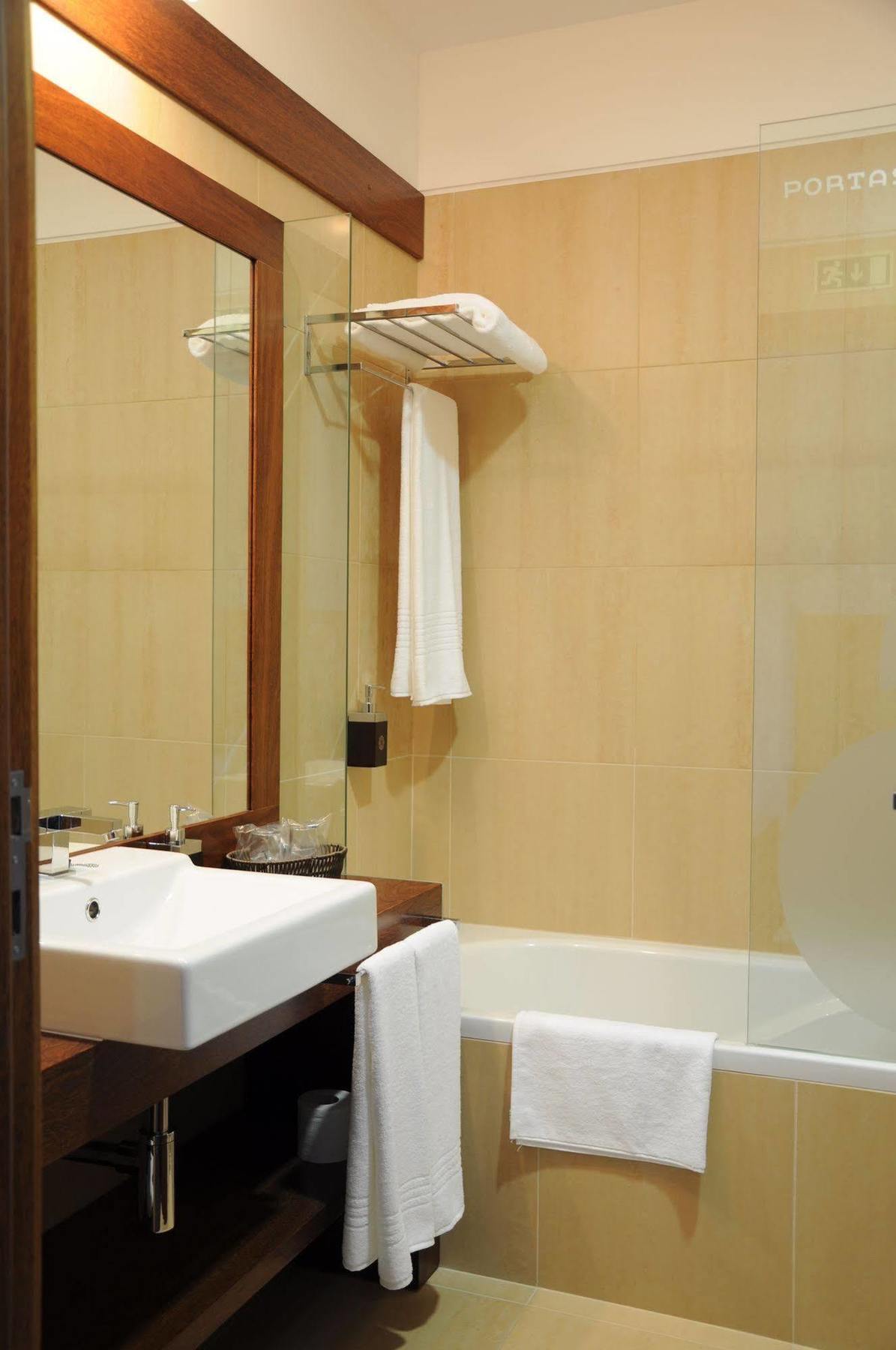 Hotel Portas De Santa Rita แอร์เมอซินเดอ ภายนอก รูปภาพ